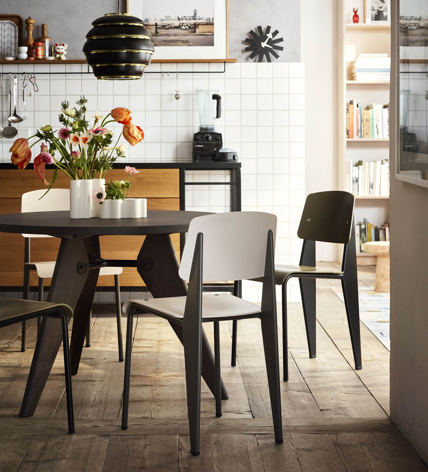 Vitra Gueridon Table and Standard Chairs Vitra Gueridon Table and Standard Chairs