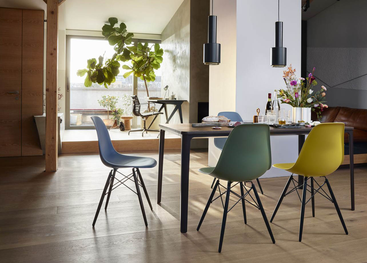 Vitra Eames Fiberglass DSW Chairs and Plate Dining Table