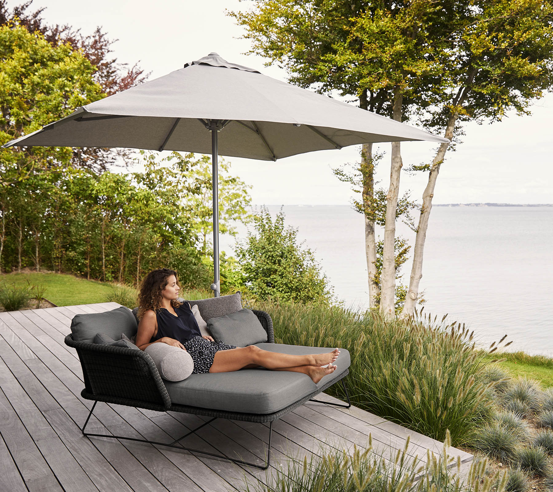 Cane-Line Horizon Daybed and Major Parasol