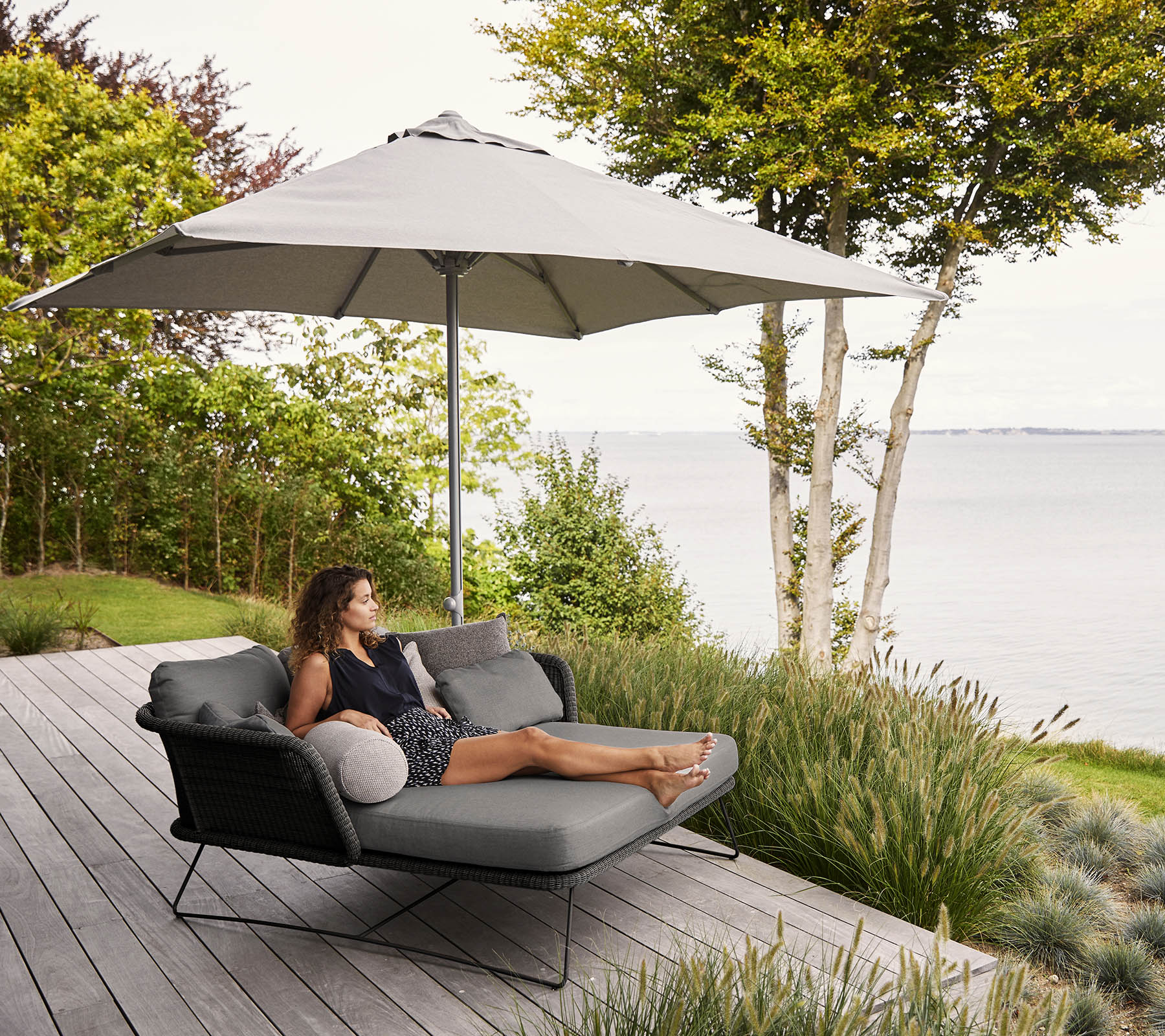 Cane-Line Horizon Daybed and Major Parasol Cane-Line Horizon Daybed and Major Parasol