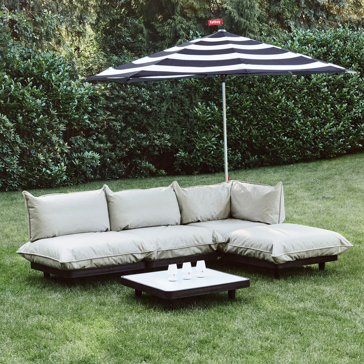 Fatboy Paletti Outdoor Sofa and Stripesol Parasol