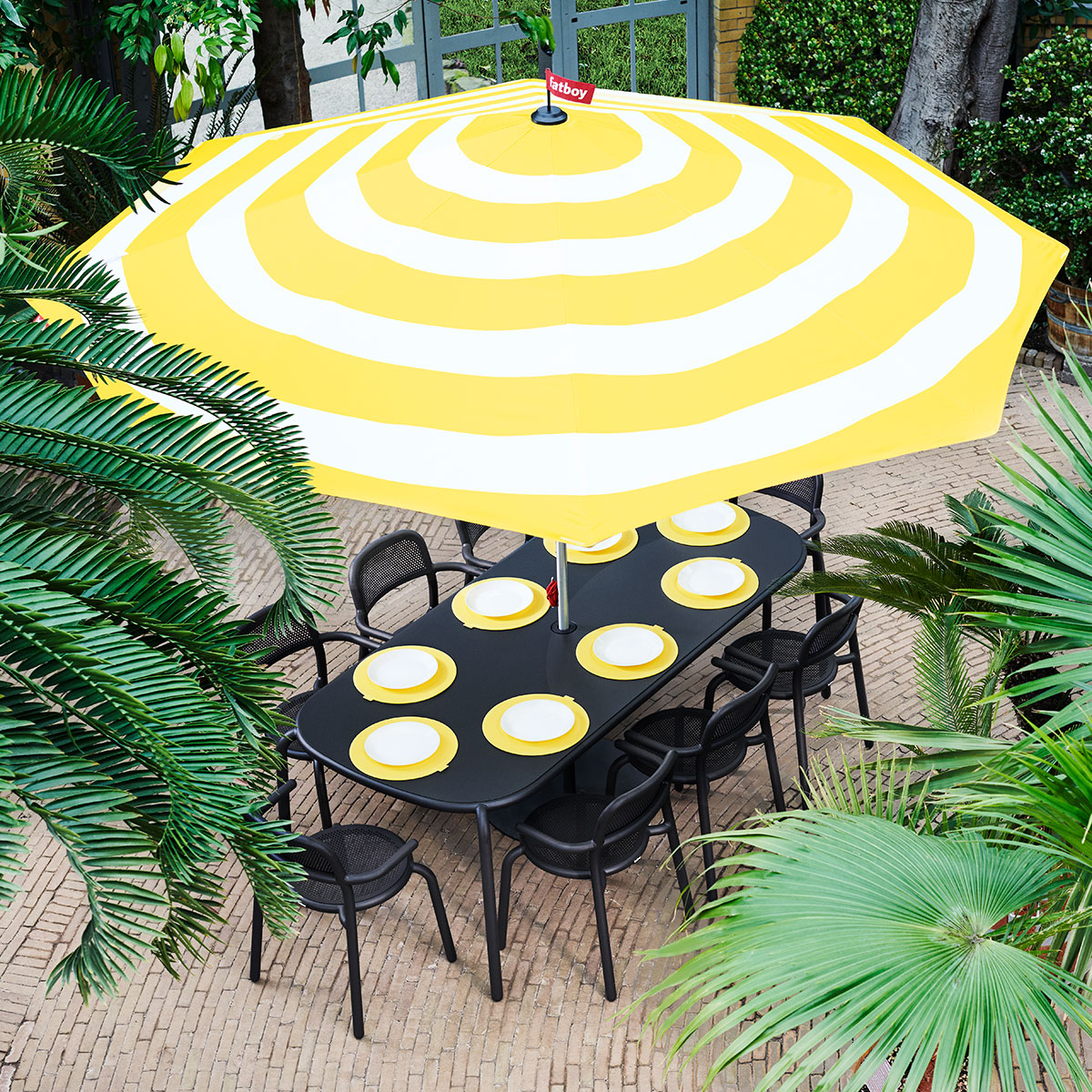 Fatboy Stripesol Parasol and Toni Table & Chairs