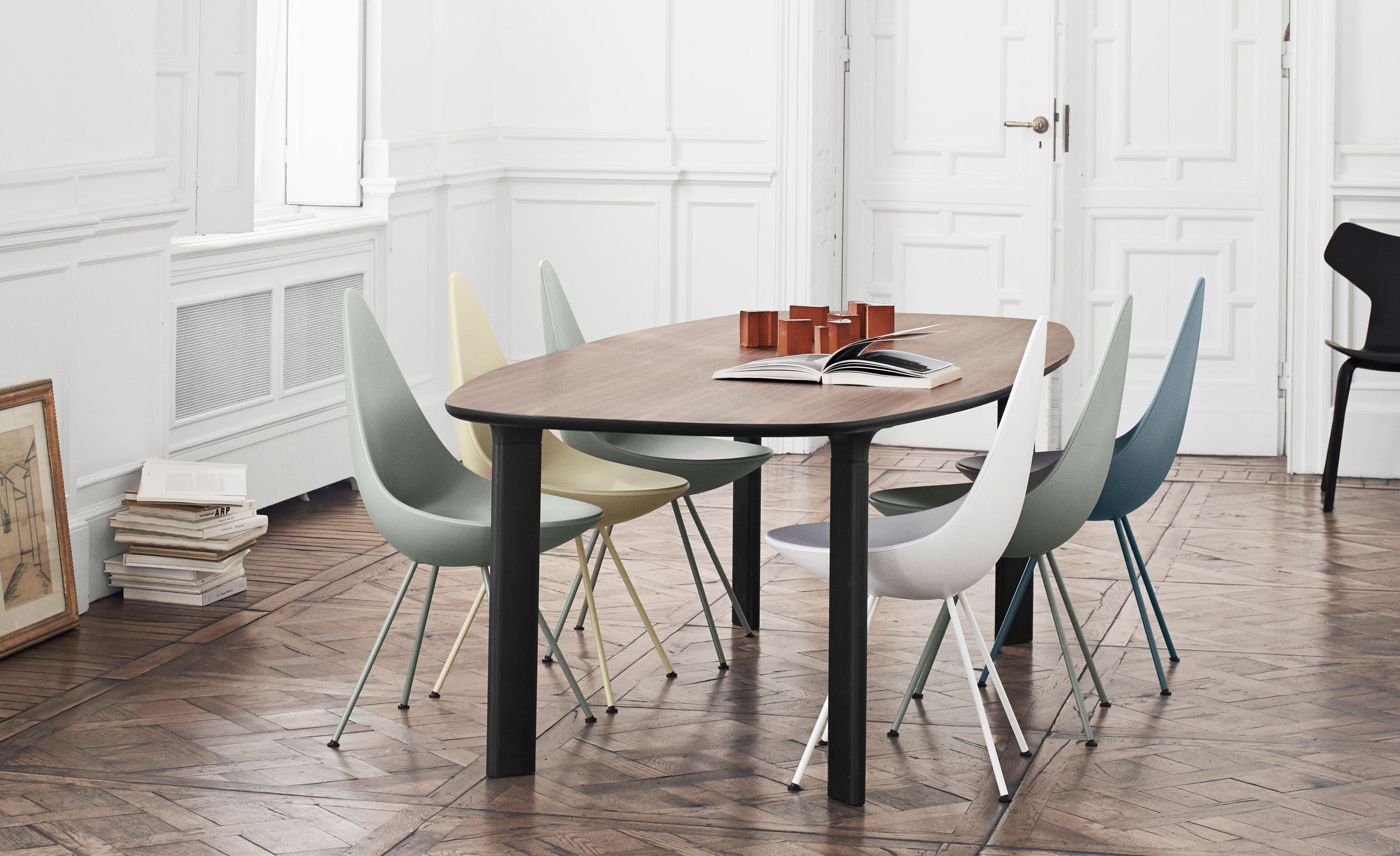 Fritz Hansen Drop Chairs and Analog Table